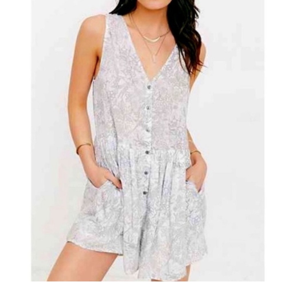 Urban Outfitters Ecote Small White & Grey Floral Button Down Romper